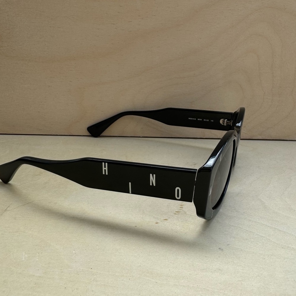 NEW Authentic Moschino Oval Sunglasses Black - Picture 4 of 9